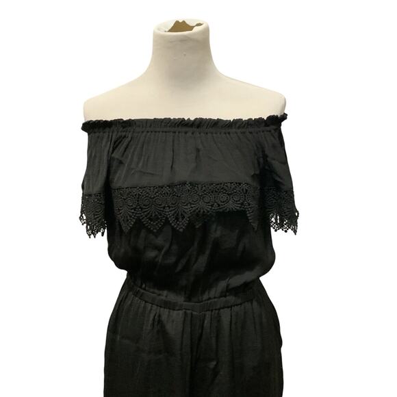 DEVLIN Gwen Off the Shoulder Culottes Jumpsuit Romper Black, Lace Detail, NWT! - Picture 3 of 5